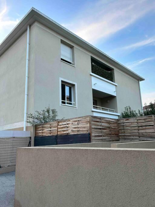 Appartement Avec Terrasse Et Box Entre Plages Et Nature Marseille Bagian luar foto